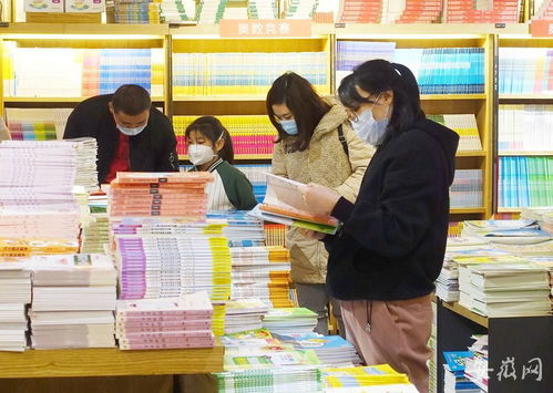 疫情封閉52天后圖書(shū)城探訪 教輔書(shū)首日熱銷成焦點(diǎn)
