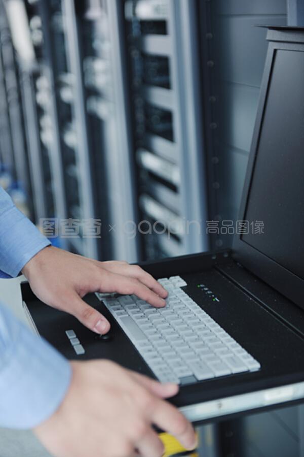 數據中心里的青春守護者 記年輕IT工程師的技術服務使命